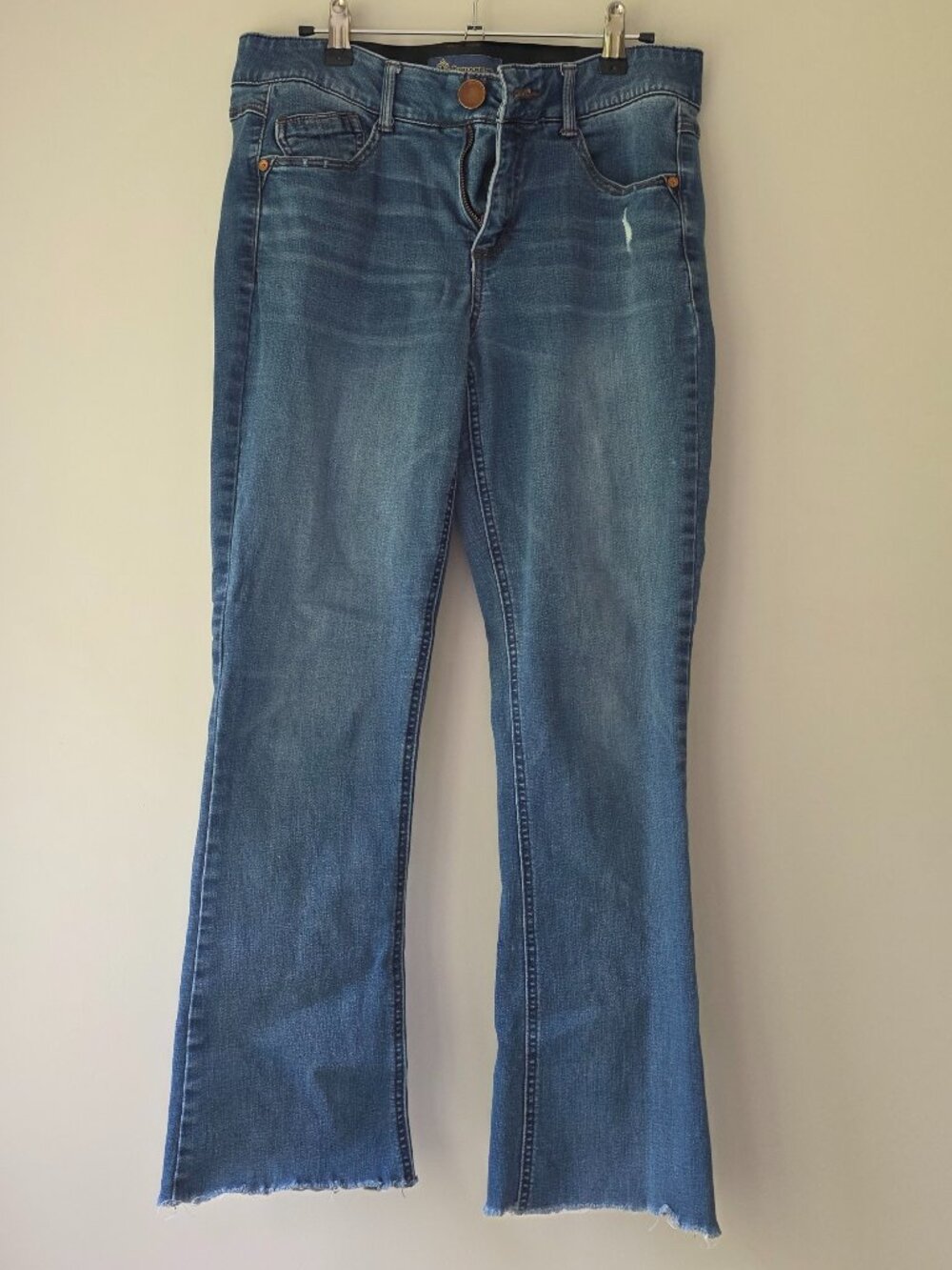 DEMOCRACY Absolution Kick Crop Jean | 8 | Raw Hem Tummy Control Medium Wash EUC